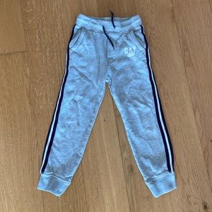 Gap boy’s sweatpants. Size 5y.